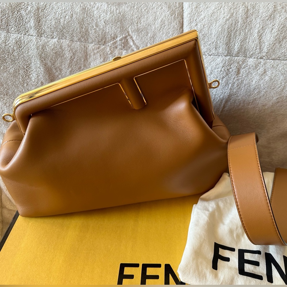 💯 Authentic Medium Fendi First bag - Picture 4 of 10